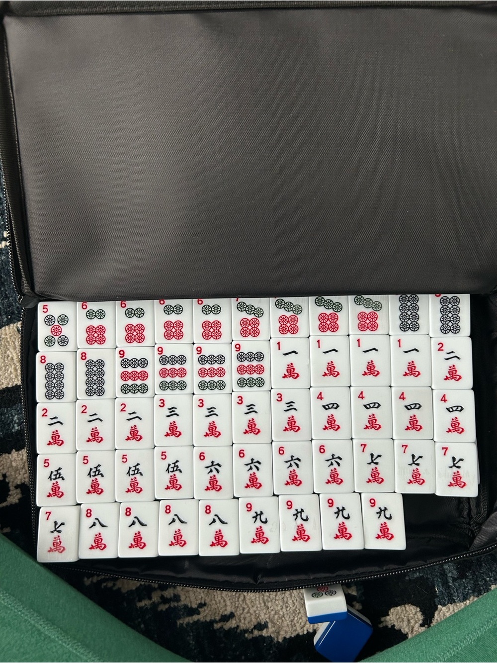 MAH JONGG MAVEN - Full set (tiles, racks w/ pushers, faux leather carrying case) - Picture 3 of 10